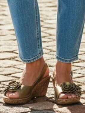 Born BOC Sandals Peep Toe US 10 Flower Gold Leather Cork Wedge Slingback Shoes